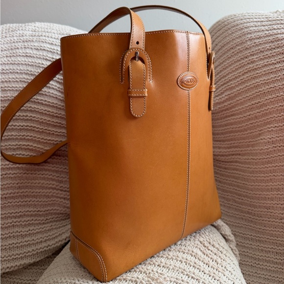 Luxurious J.P. Tod’s Tan Leather Tote Made in Italy Structured Shoulder Bag - Picture 2 of 16